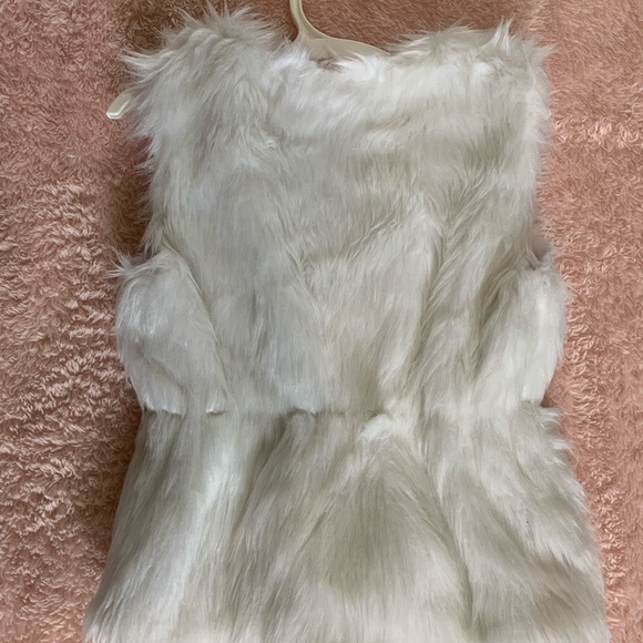 Hello kitty girls faux fur girls vest white - Picture 2 of 2